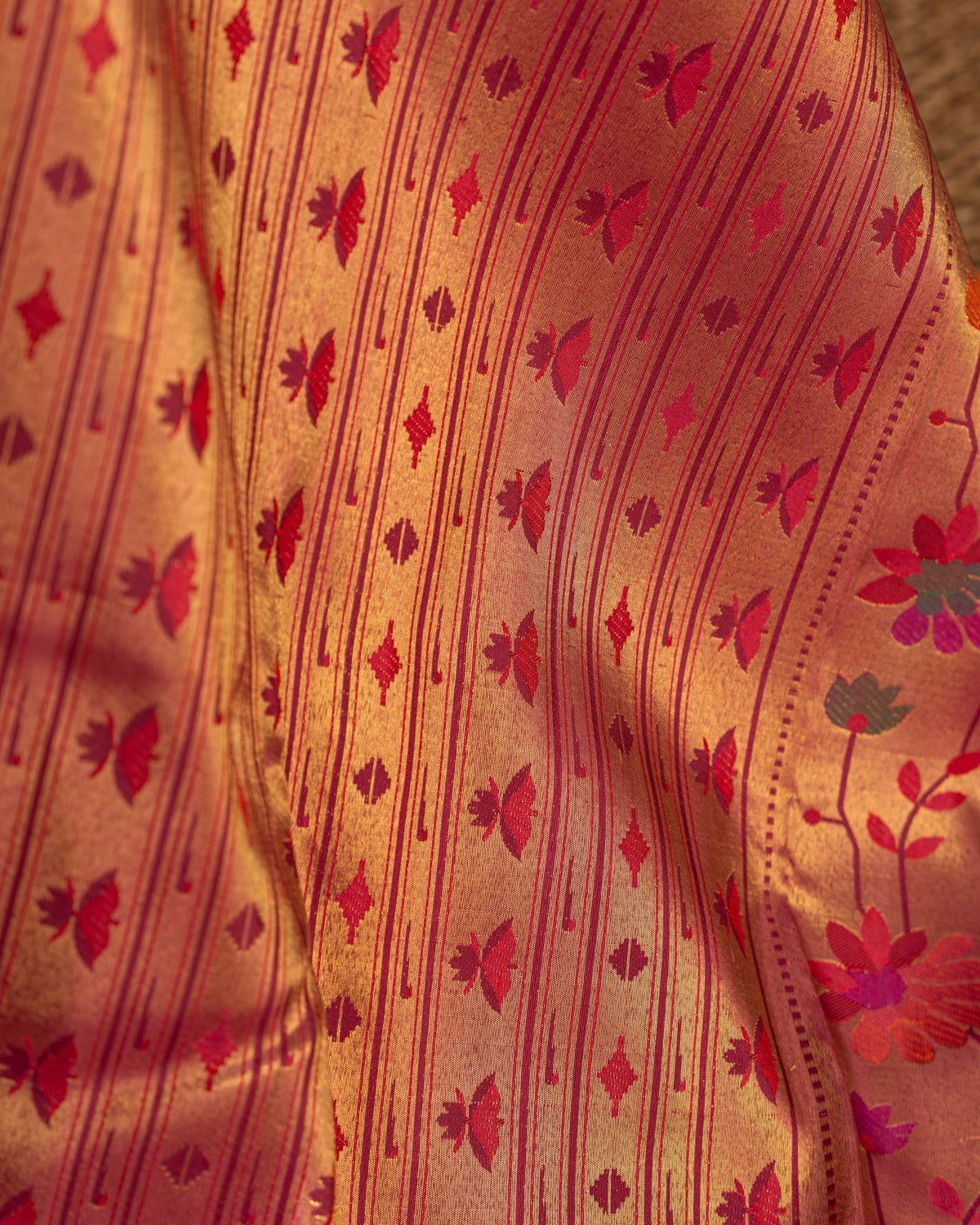 Light Pink Kanchipuram Silk Saree With Zari Weaves & Contrast Border