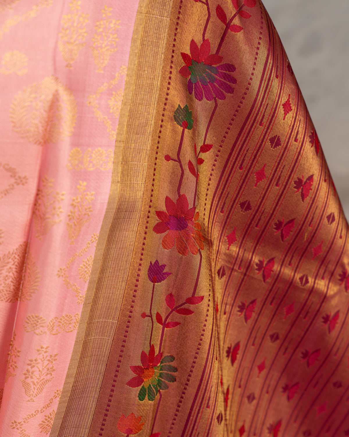 Light Pink Kanchipuram Silk Saree With Zari Weaves & Contrast Border