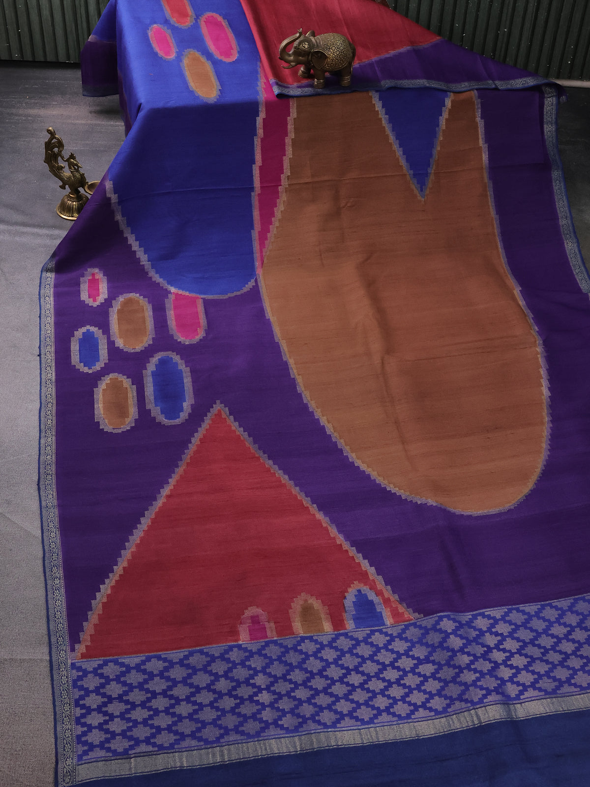 Brown-Violet Banarasi Tussar Georgette Silk Saree With Plain Body & Zari Weaves