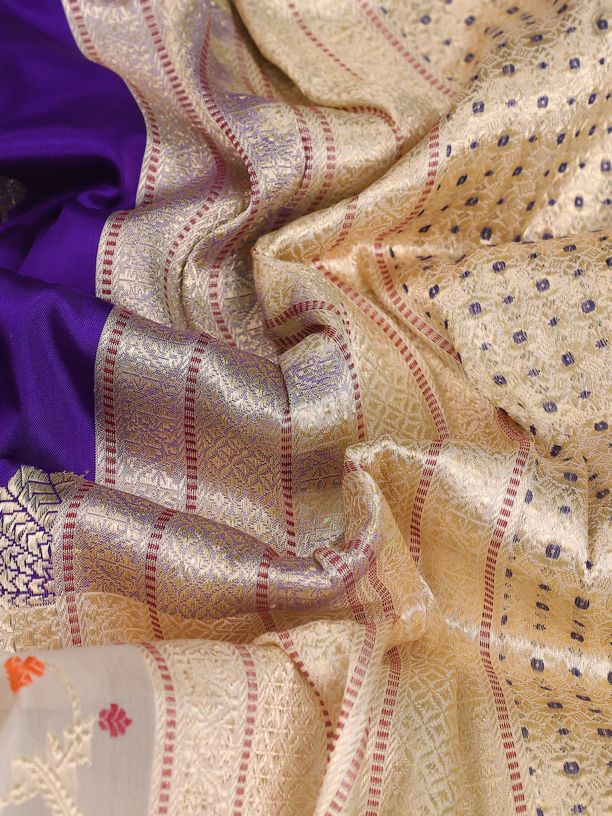 Violet-Off White Banarasi Silk Saree With Kadwa Weaves