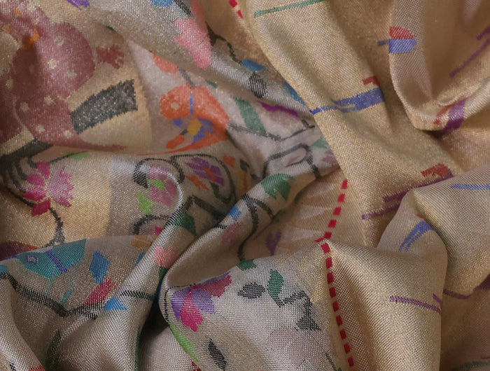 <h2>Banarasi Weaves. Regal Grace.</h2>