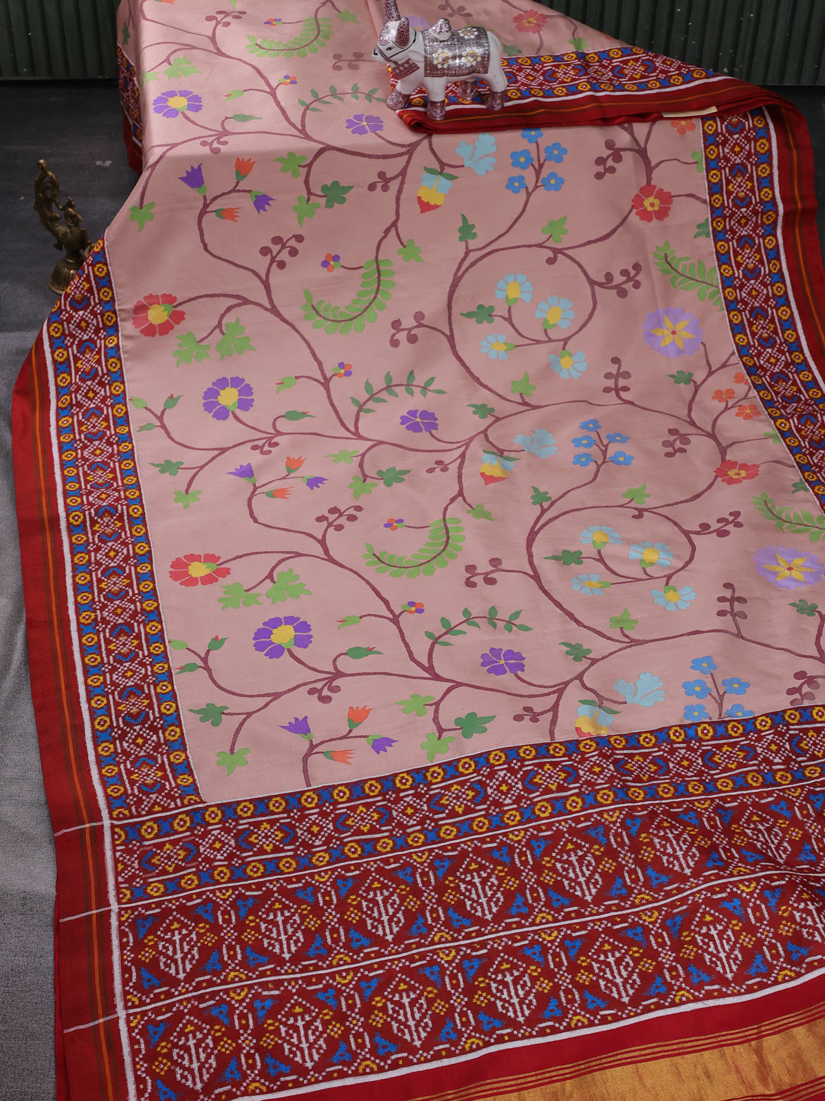 Onion Pink - Red Pure Paithani Silk Embroidery Saree