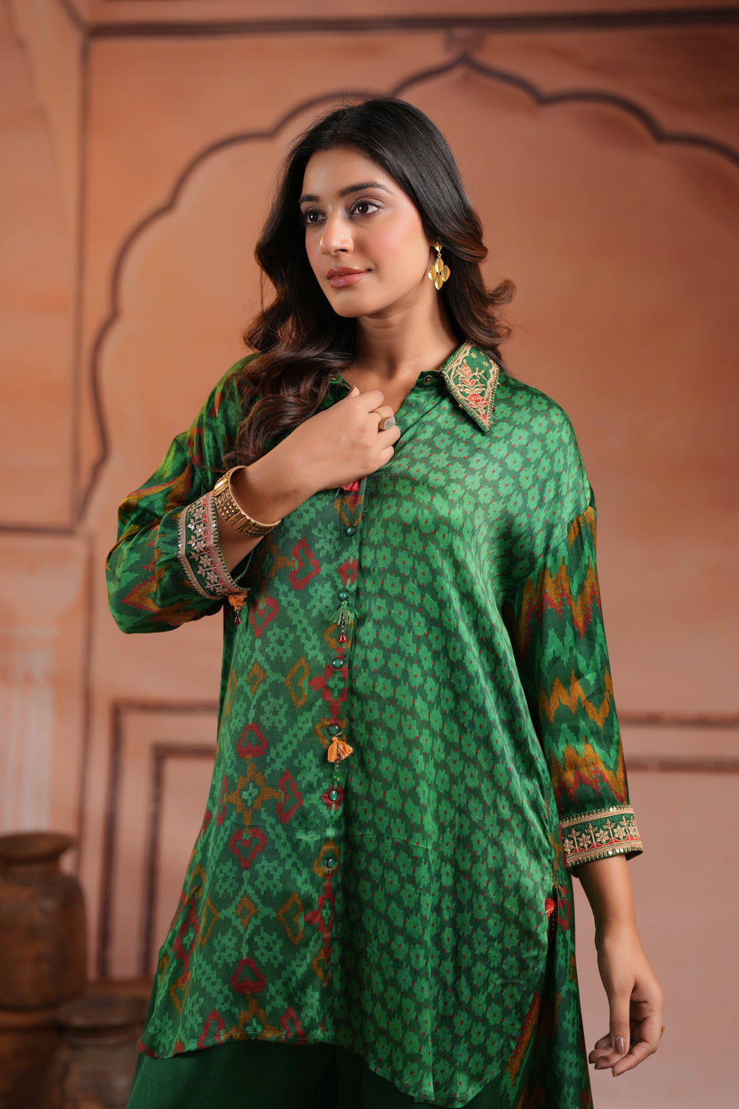 Green Satin Crepe High-Low Collared Printed Shirt And Plain Pant