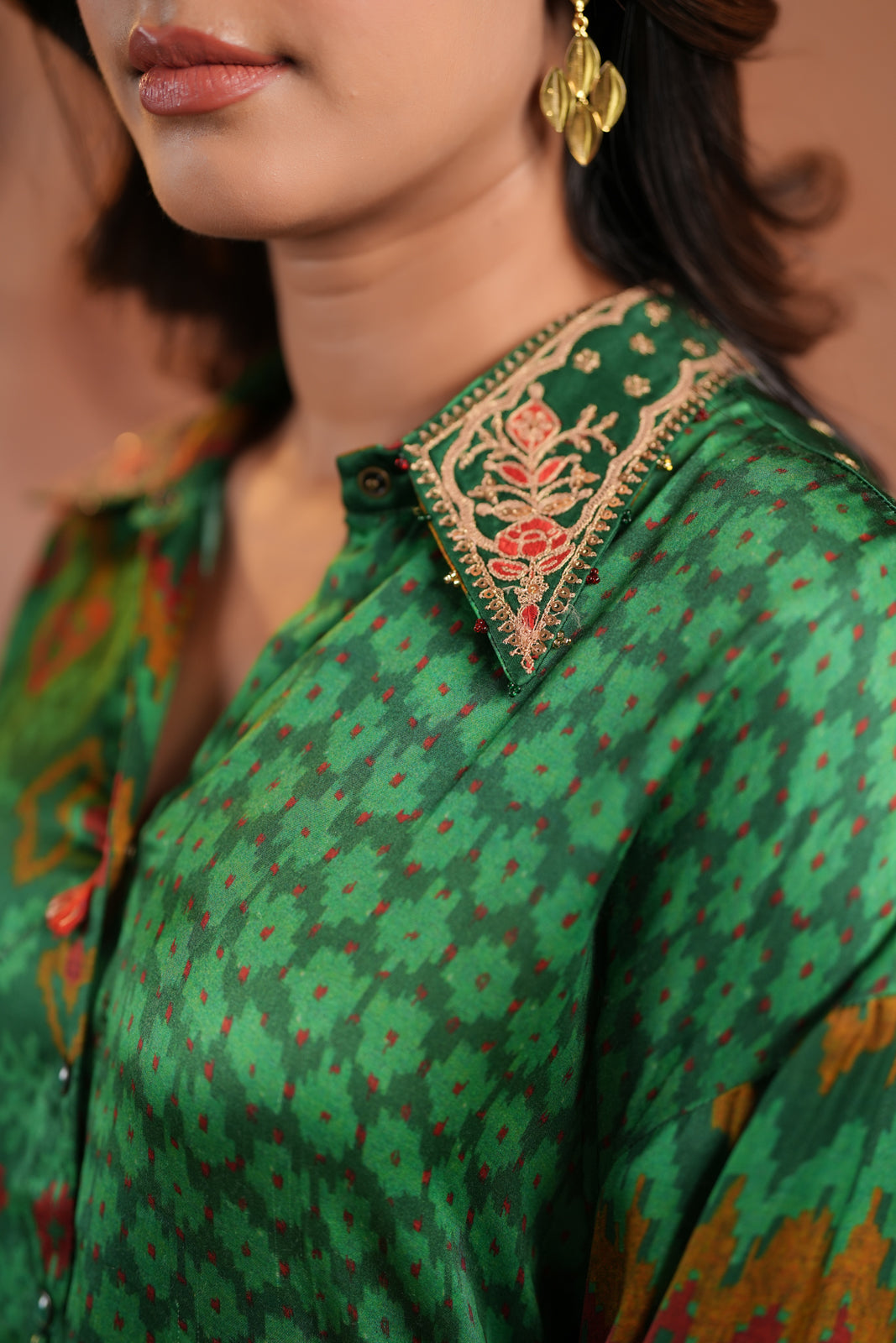 Green Satin Crepe High-Low Collared Printed Shirt And Plain Pant