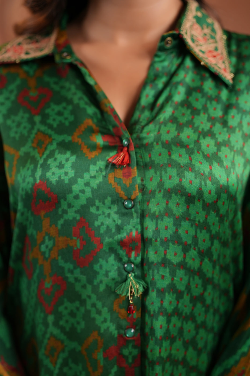 Green Satin Crepe High-Low Collared Printed Shirt And Plain Pant