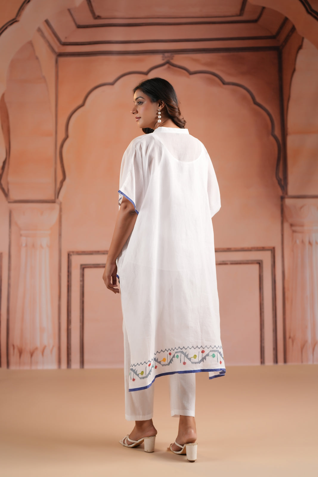 White Cotton High-Low Kaftan Set With Mininul Print Onthe Top