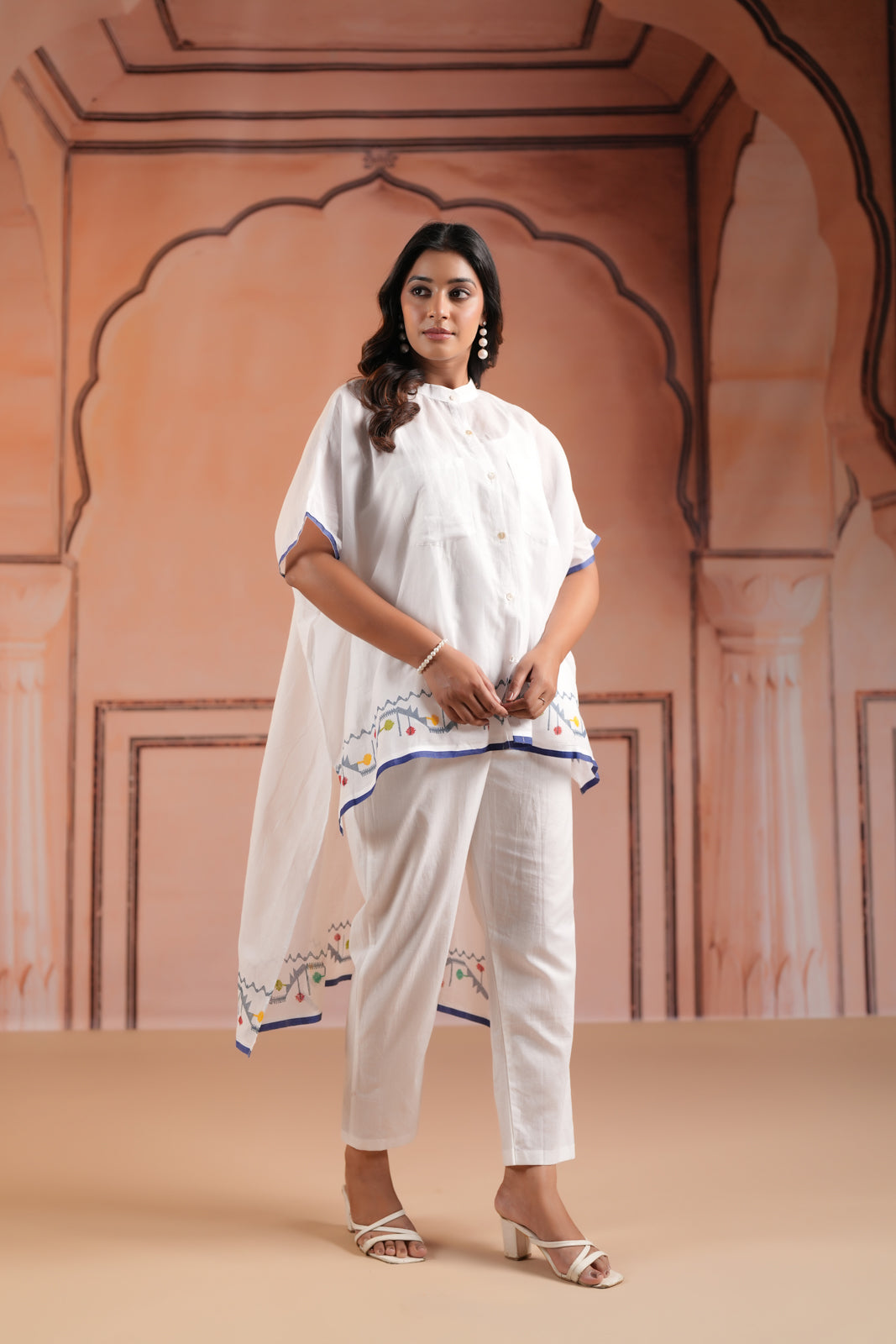 White Cotton High-Low Kaftan Set With Mininul Print Onthe Top